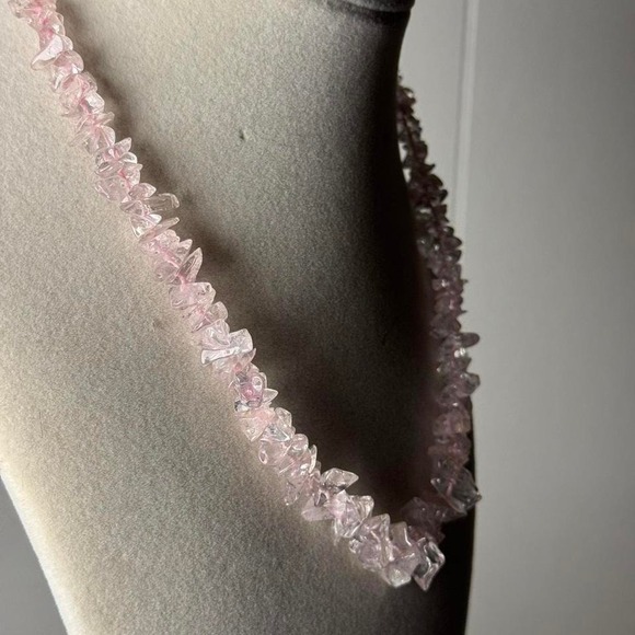 Vintage Rose Quartz Chip Necklace Pink Crystal Stone Barrel Clasp Boho Jewelry - Picture 7 of 8